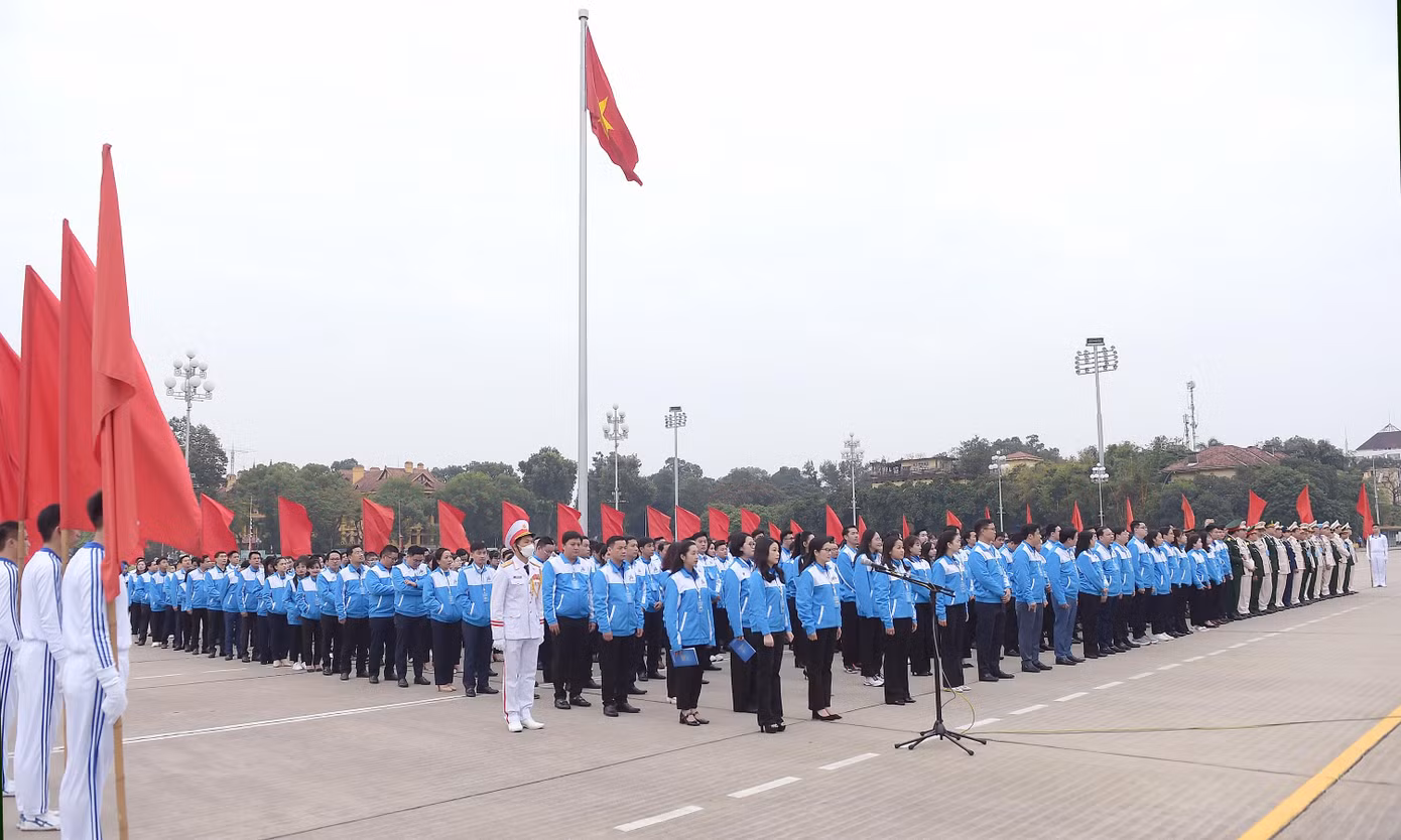 Lễ báo công diễn ra trong không khí trang nghiêm. Ảnh: Xuân Tùng