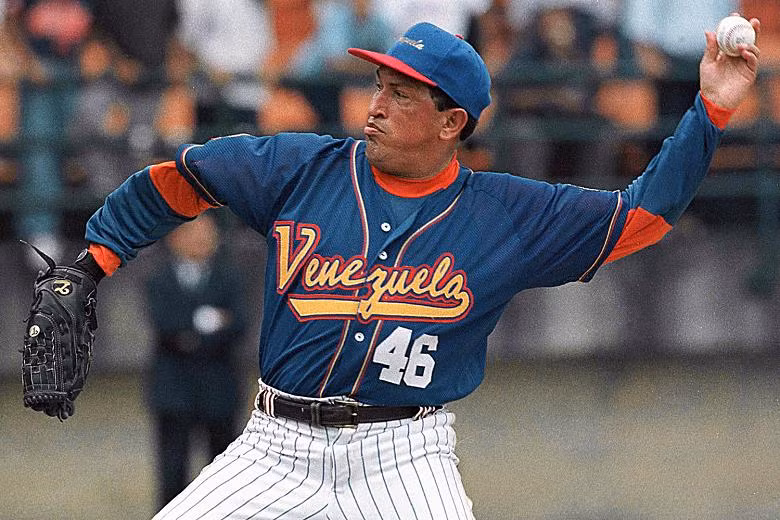 Tổng thống Hugo Chavez chơi bóng ném năm 1999