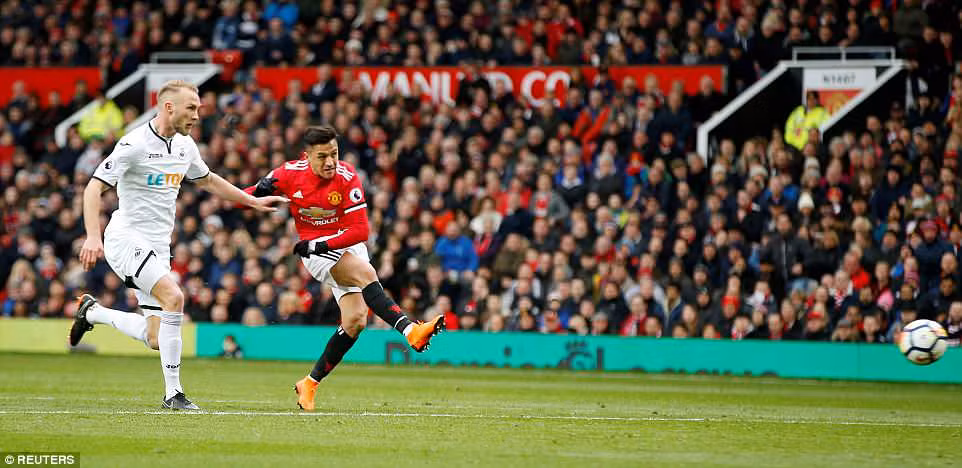 Alexis Sanchez rực sáng, M.U đòi lại ngôi nhì bảng từ Liverpool ảnh 3
