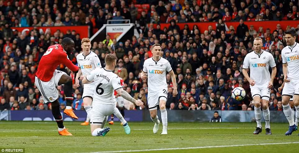Alexis Sanchez rực sáng, M.U đòi lại ngôi nhì bảng từ Liverpool ảnh 1