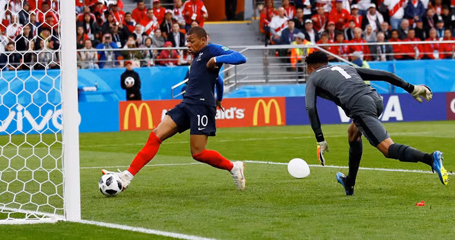 Pháp vào vòng 1/8 World Cup nhờ bàn thắng lịch sử của Mbappe ảnh 10