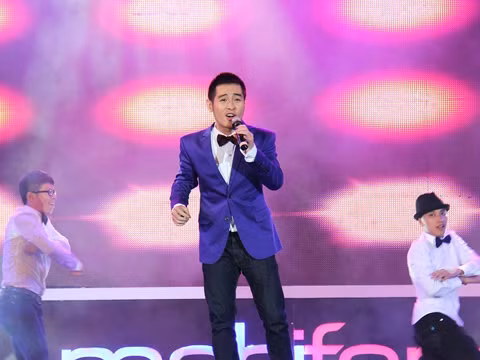 Nam ca sĩ Hoàng Hải hát tặng khán giả những ca khúc quen thuộc Em sẽ là giấc mơ. Anh còn song ca cùng Mỹ Dung ca khúc Nơi tình yêu bắt đầu