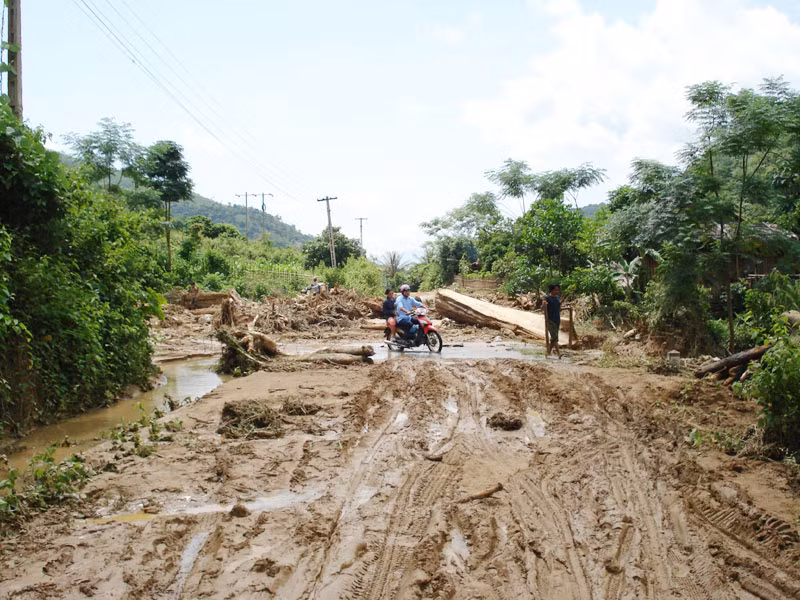 cơn lũ quét tháng 6 - 2009 tại bản Pa Tý (xã Yên Tĩnh) làm năm người thiệt mạng