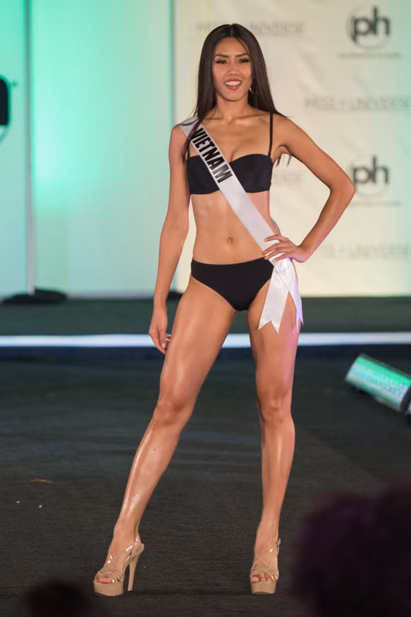 Nguyễn Thị Loan lọt top 10 ảnh Glamshot đẹp nhất cuộc thi Miss Universe ảnh 6