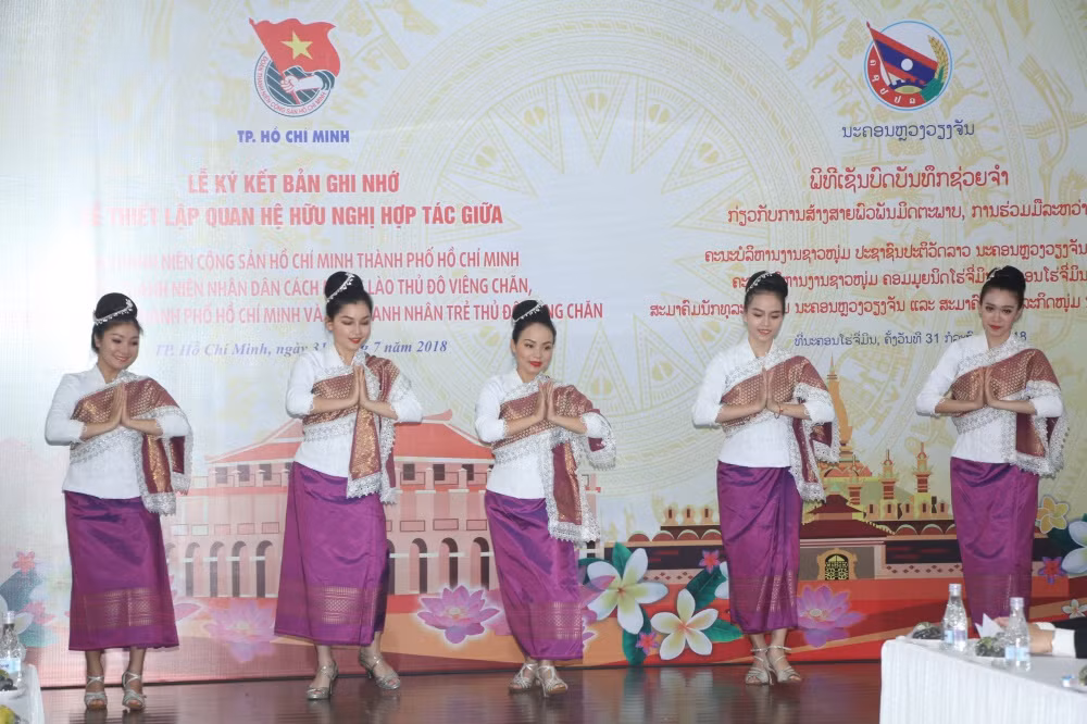Thành Đoàn TPHCM ký kết hợp tác với Đoàn Thanh niên Thủ đô Viêng Chăn ảnh 6