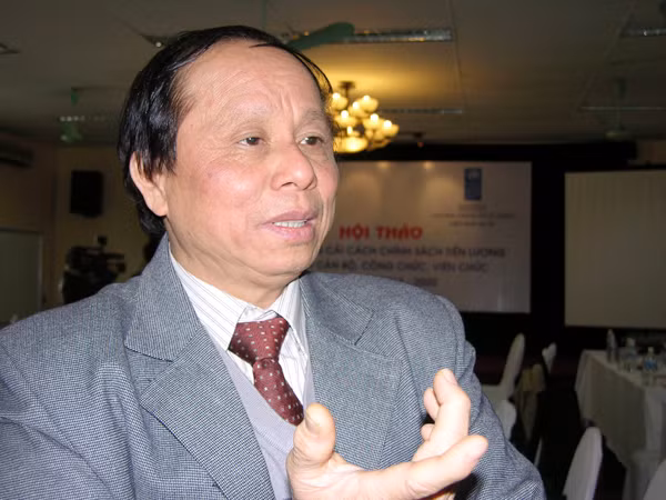 TS Nguyễn Hữu Dũng