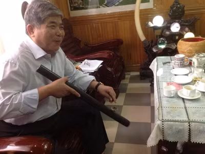 Đại gia Lê Thanh Thản với thú vui hút thuốc lào