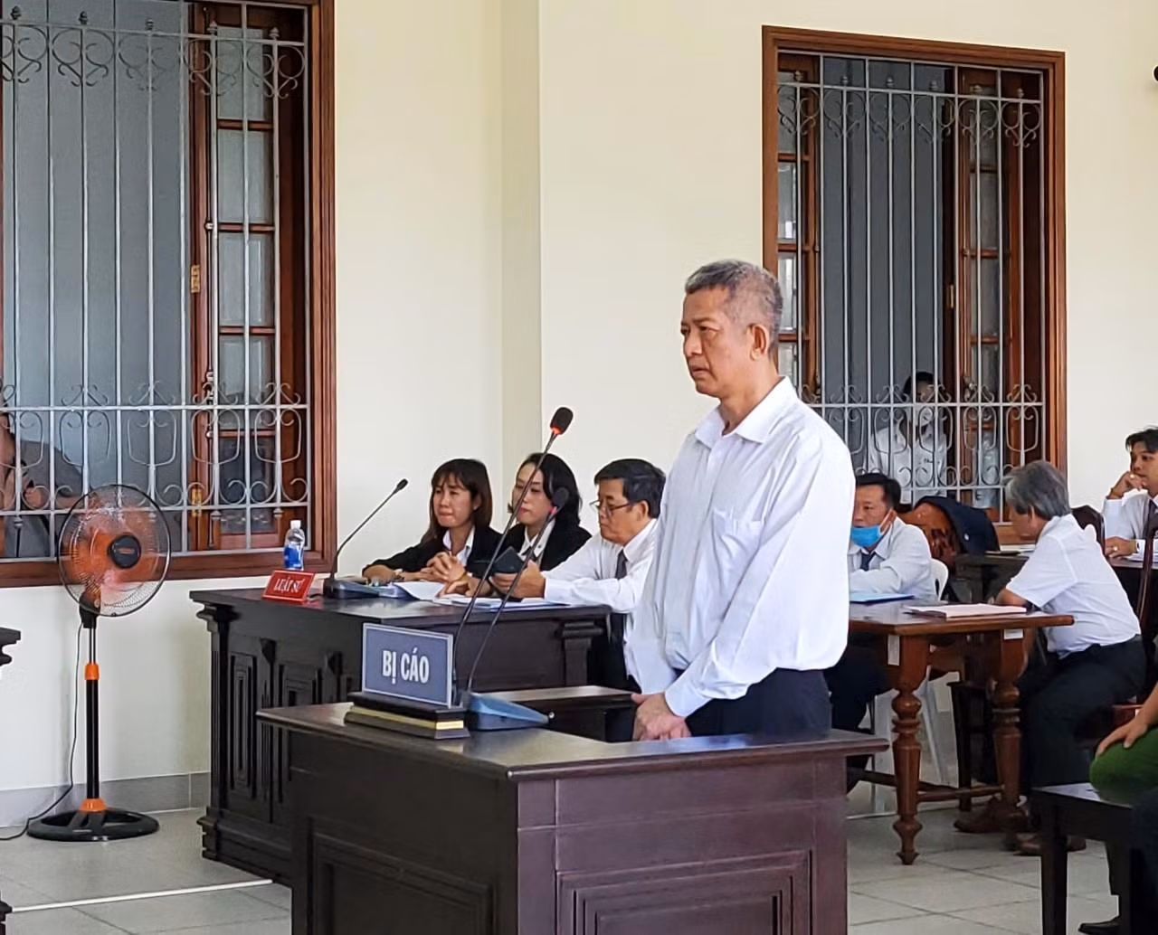 Bị cáo Nguyễn Minh Chuyển, nguyên Giám đốc VCB Tây Đô - Ảnh: Kim Hà. Bị cáo Nguyễn Minh Chuyển, nguyên Giám đốc VCB Tây Đô - Ảnh: Kim Hà.