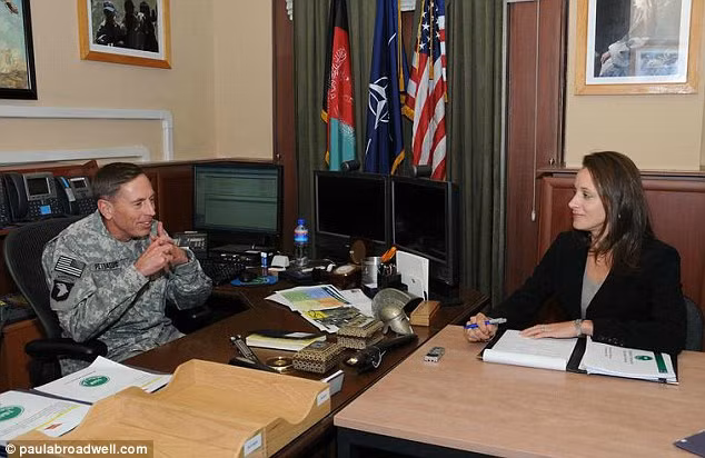 Bà Broadwell thường xuyên gặp ông David Petraeus trong phòng làm việc tại trụ sở ở Langley, bang Virginia
