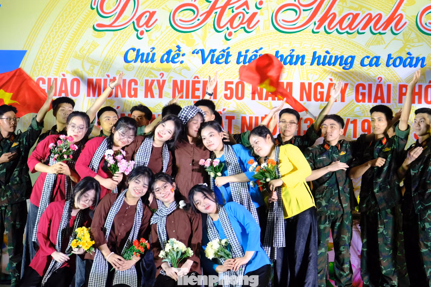 Ca khúc Đất nước trọn niềm vui một lần nữa được thể hiện bởi những học viên mang trong mình sức trẻ nguyện viết tiếp bản hùng ca toàn thắng.