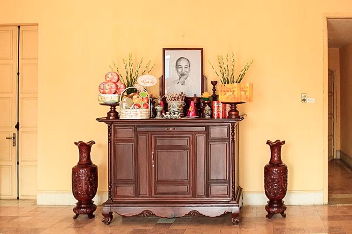 Tầng 3 hiện được dùng làm nơi dâng hương tưởng niệm Chủ tịch Hồ Chí Minh.