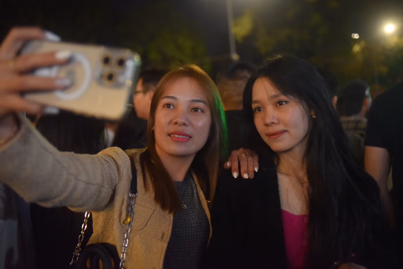 "Không nghĩ đông như thế, mình sợ tí chơi xong không tìm được lối về", chị Nguyễn Thu Hằng chia sẻ.