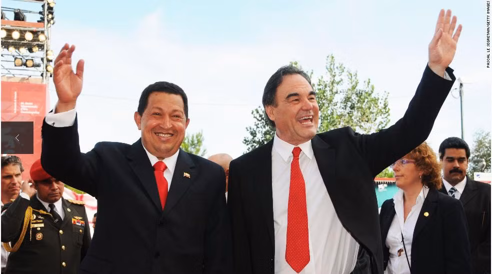 Nhà làm phim người Mỹ Oliver Stone và tổng thống Hugo Chavez gặp nhau tại thành phố Venice, Italya hôm 7 9 2009. Trước sự ra đi của tổng thống Hugo Chavez, nhà làm phim này ca ngợi tổng thống Hugo Chavez là “anh hùng vĩ đại” và khẳng định ông “sẽ sống mãi trong lịch sử”