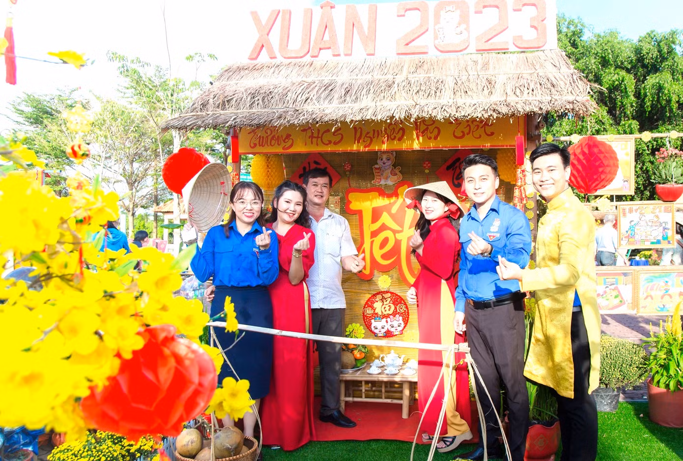 Không gian đầy sắc xuân