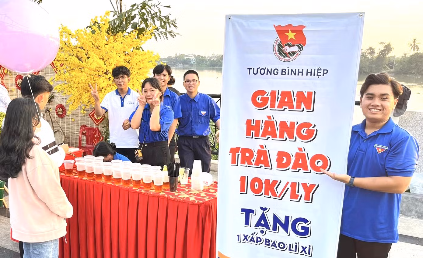 Tuổi trẻ Bình Dương với gian hàng gây quỹ