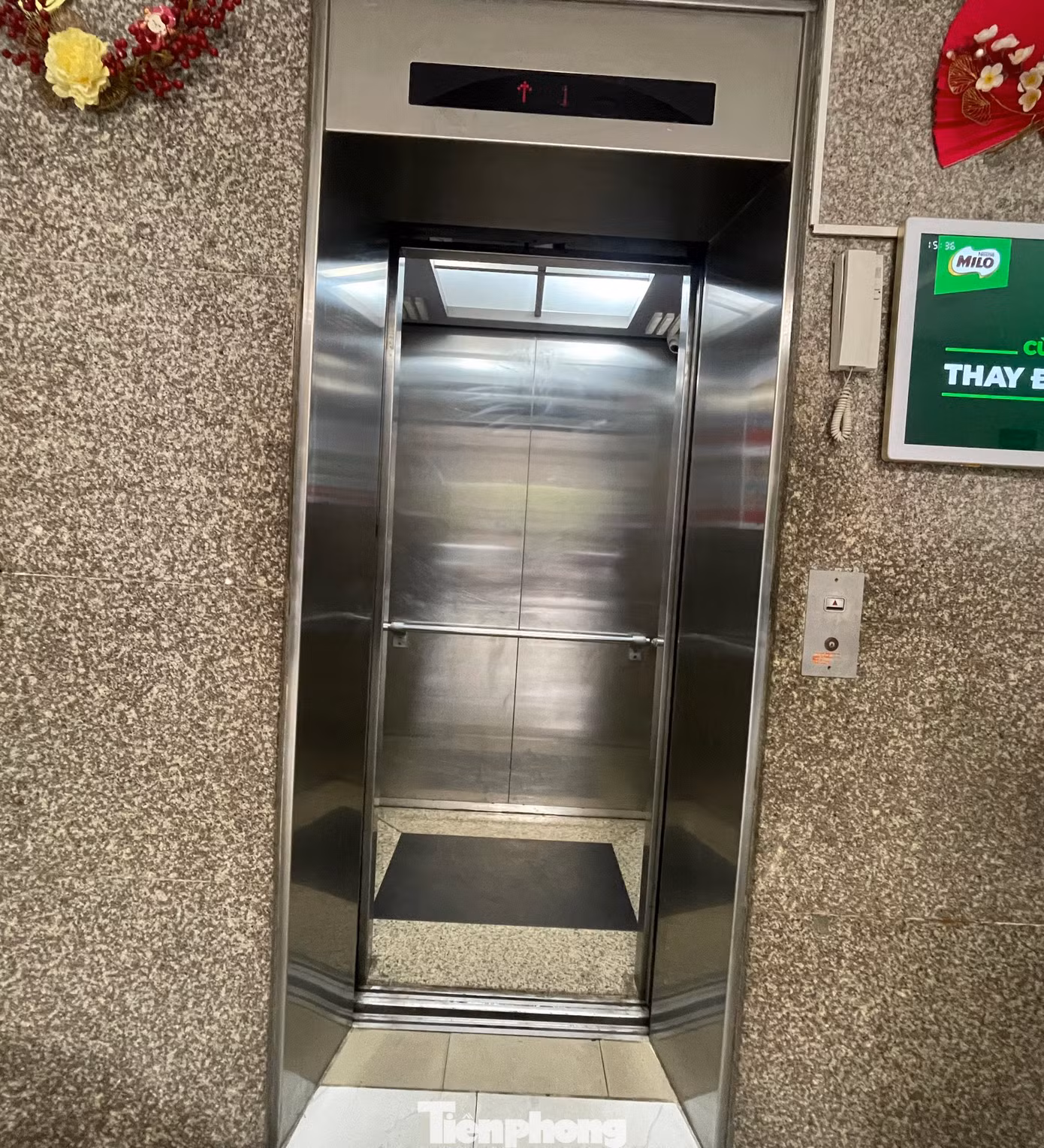 Hình ảnh xuống cấp của Khu tái định cư A6 Nam Trung Yên nhiều năm qua liên tục được báo chí và dư luận phản ánh.