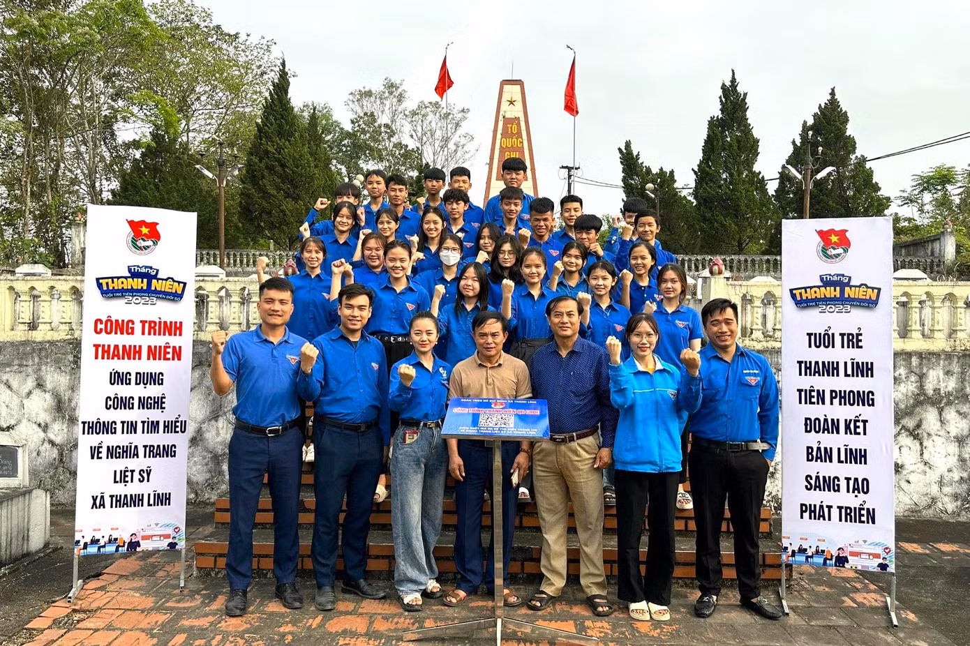 Cấp cơ sở, 500 đội hình thanh niên tham gia hỗ trợ các hoạt động chuyển đổi số: Hỗ trợ người dân thực hiện dịch vụ công trực tuyến, đăng ký ứng dụng thanh toán hóa đơn trực tuyến, đăng ký ứng dụng bảo hiểm xã hội bằng điện thoại thông minh.