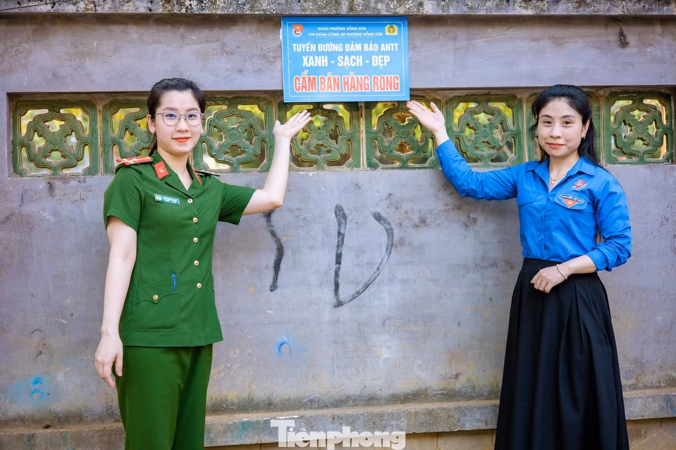 Chi đoàn Công an phường Hồng Sơn ra mắt mô hình Tuyến đường ANTT - Xanh - Sạch - Đẹp” tại đường Nguyễn Công Trứ thuộc khối 1, phường Hồng Sơn, TP Vinh.