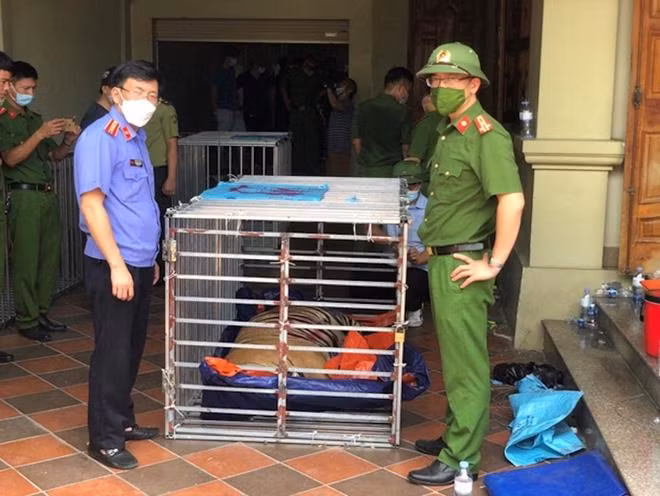 Công an bắt quả tang đối tượng nuôi nhốt trái phép tháng 8/2021