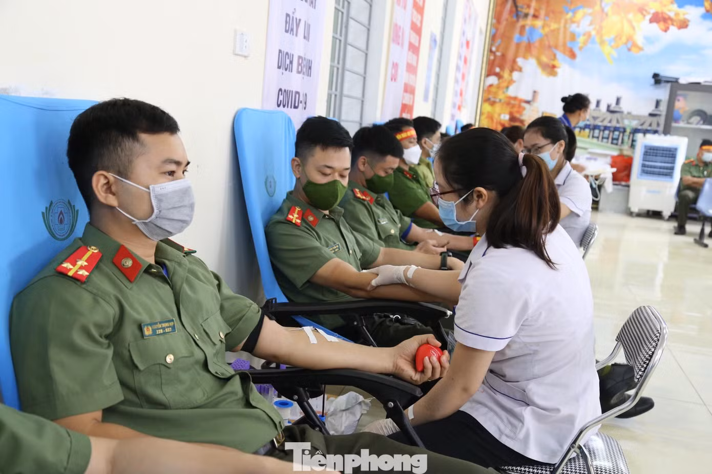 Lực lượng công an Nghệ An tham gia hiến máu