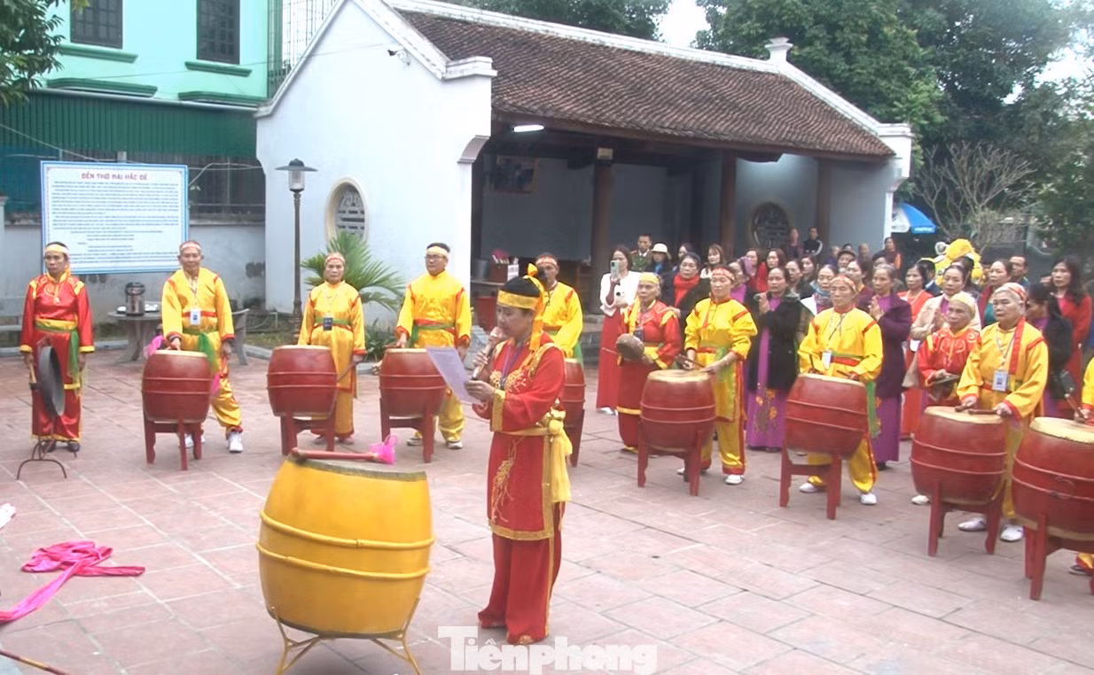 Để tưởng nhớ công ơn vua Mai Hắc Đế, tháng Giêng âm lịch hằng năm, tại khu di tích, người dân địa phương thường tổ chức Lễ hội vua Mai với nhiều nghi thức như dâng hương, lễ rước nước,... cùng nhiều trò chơi dân gian như đấu vật, cờ thẻ, đẩy gậy,..