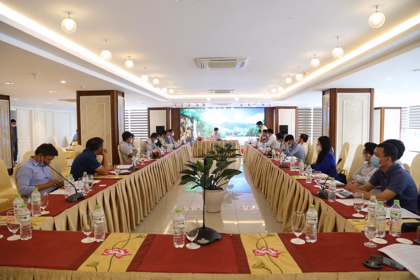 Buổi làm việc giữa Thứ trưởng Bộ GTVT Lê Anh Tuấn và các nhà đầu tư, đơn vị thi công dự án