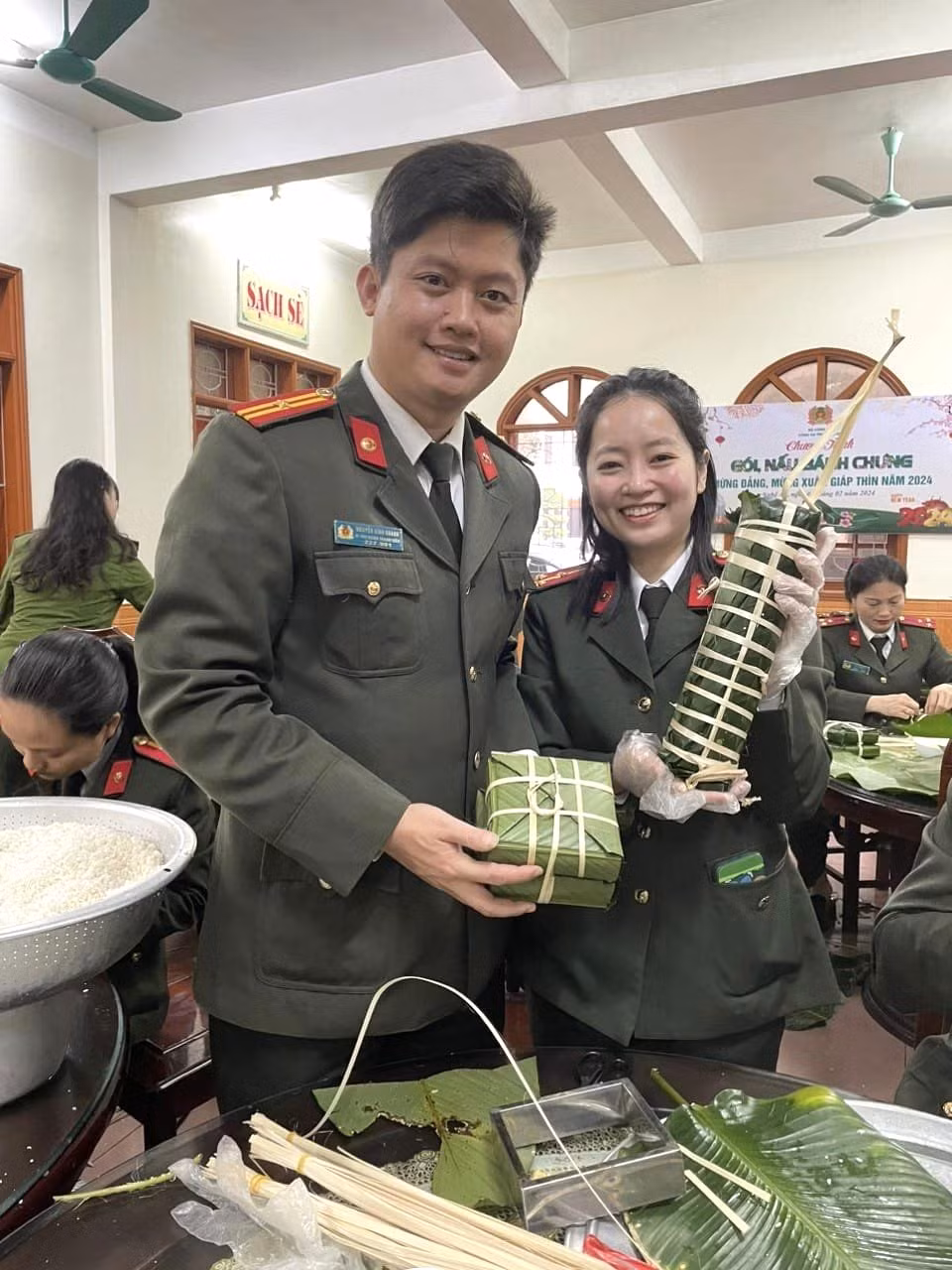 Thành quả là những chiếc bánh chưng vuông vức, đầy đặn...