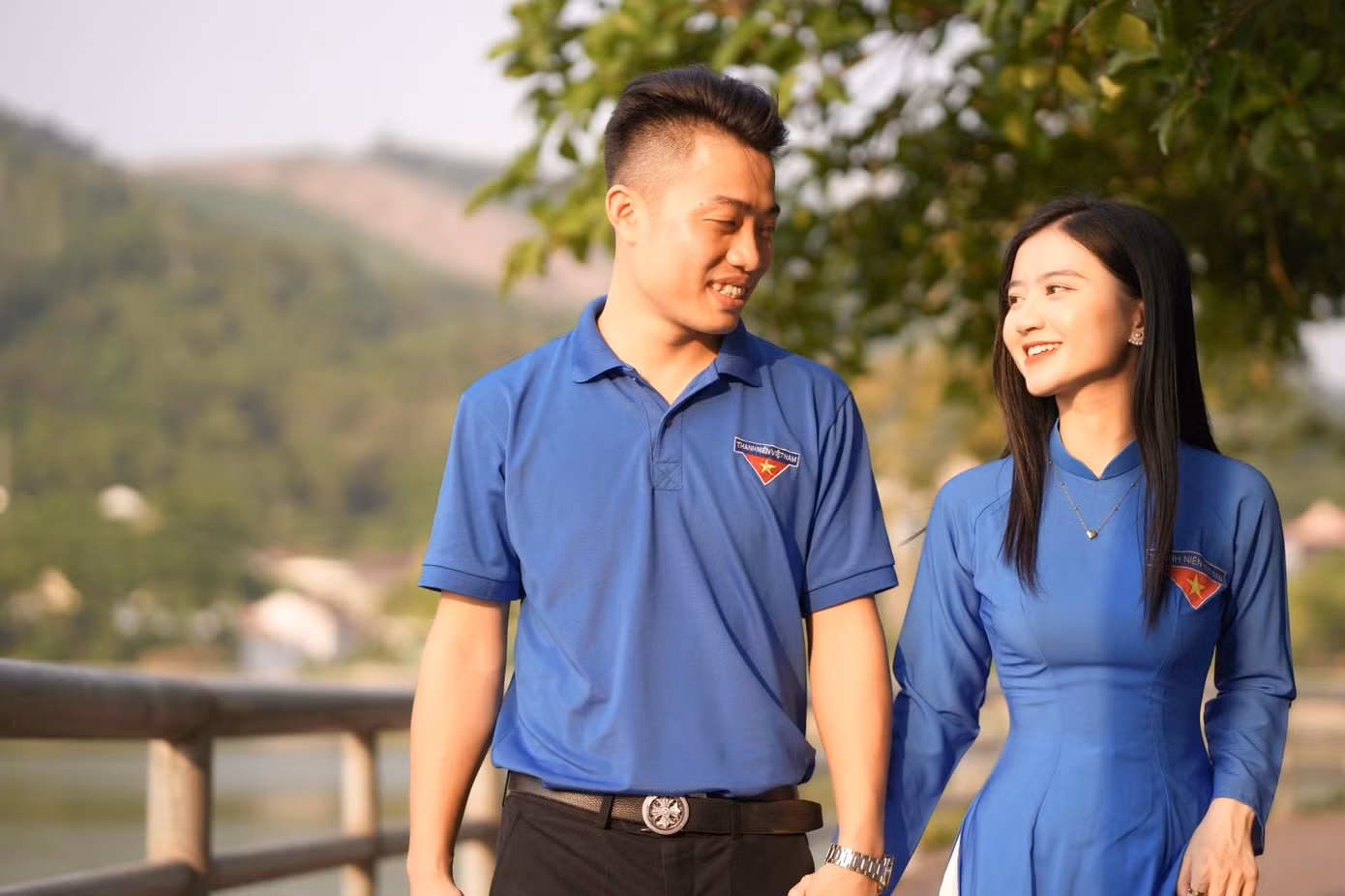Sắc xanh của Đoàn đã lưu giữ những kỷ niệm đẹp nhất cho thời thanh xuân sôi nổi không thể quên của đôi bạn trẻ.