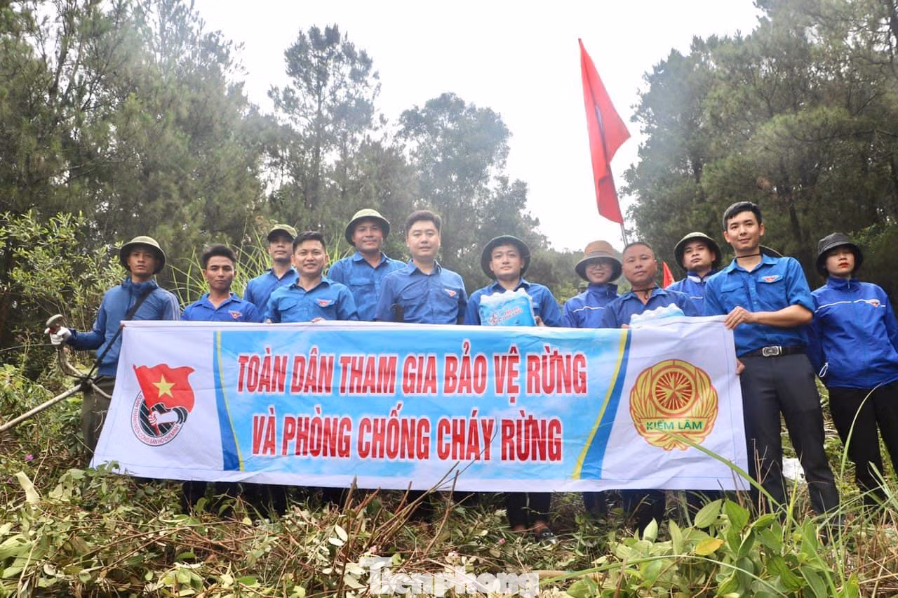 Phát biểu tại lễ ra quân, anh Lê Văn Lương – Uỷ viên BCH Trung ương Đoàn, Bí thư Tỉnh Đoàn Nghệ An nhấn mạnh: “Bảo vệ rừng là bảo vệ chính sự sống của chúng ta, phòng chống cháy rừng là trách nhiệm của toàn xã hội; đồng thời kêu gọi lực lượng đoàn viên, thanh thiếu nhi trong toàn tỉnh phát huy tinh thần đoàn kết, xung kích, tình nguyện, tham gia hành động và thực hiện thường xuyên, đảm bảo an toàn, có hiệu quả các hoạt động giữ gìn, bảo vệ môi trường rừng, phòng chống cháy rừng; từng bước góp phần đưa quê hương, đất nước ngày càng giàu mạnh, văn minh”.