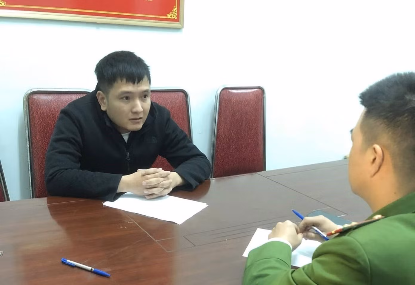 Công an làm việc với Đặng Thái Hoàng