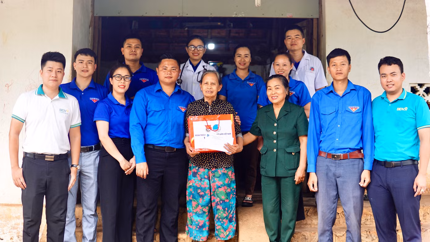 Anh Phan Huy Chung, Phó Bí thư phụ trách Thị đoàn Thái Hòa chia sẻ: “Đây là hoạt động thường niên của Thị đoàn. Những việc làm nhỏ nhưng có ý nghĩa rất lớn, qua đó động viên đoàn viên thanh niên và tầng lớp nhân dân phát huy truyền thống cách mạng, tích cực chăm lo, giúp đỡ các gia đình thương binh liệt sỹ, người có công với cách mạng”.
