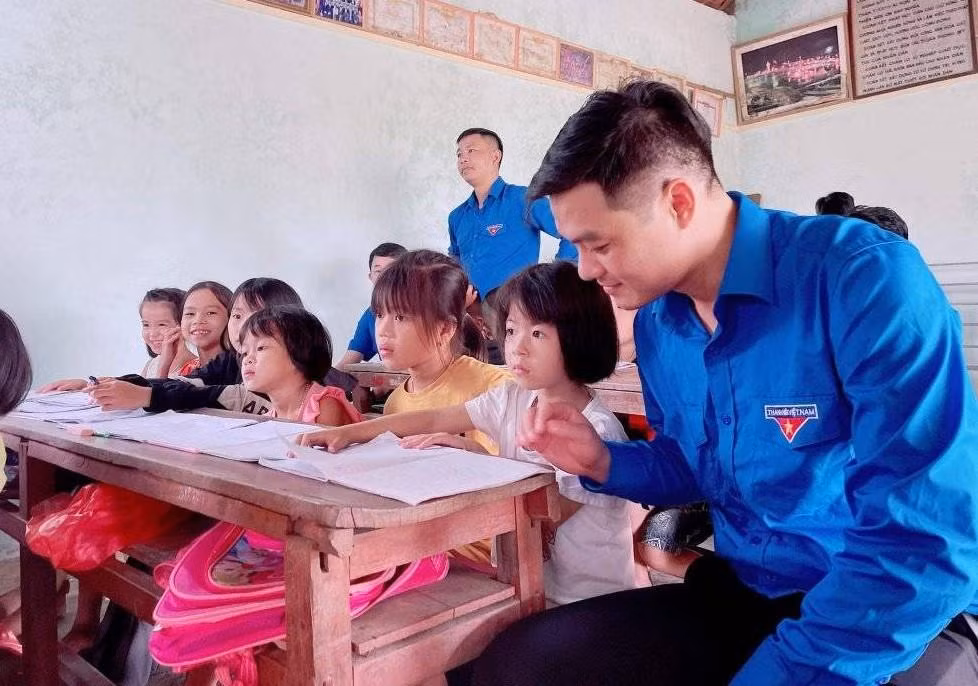 Từ đầu tháng 6 đến nay, toàn tỉnh thành lập gần 90 đội hình tình nguyện phục vụ chiến dịch với hơn 2.500 đoàn viên, học sinh tham gia thực hiện các hoạt động tình nguyện vì cộng đồng. Từ đầu tháng 6 đến nay, toàn tỉnh thành lập gần 90 đội hình tình nguyện phục vụ chiến dịch với hơn 2.500 đoàn viên, học sinh tham gia thực hiện các hoạt động tình nguyện vì cộng đồng.