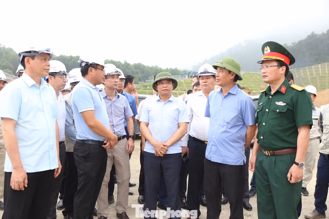 Bộ trưởng Bộ GTVT Nguyễn Văn Thắng kiểm tra hiện trường cao tốc Diễn Châu - Bãi Vọt.