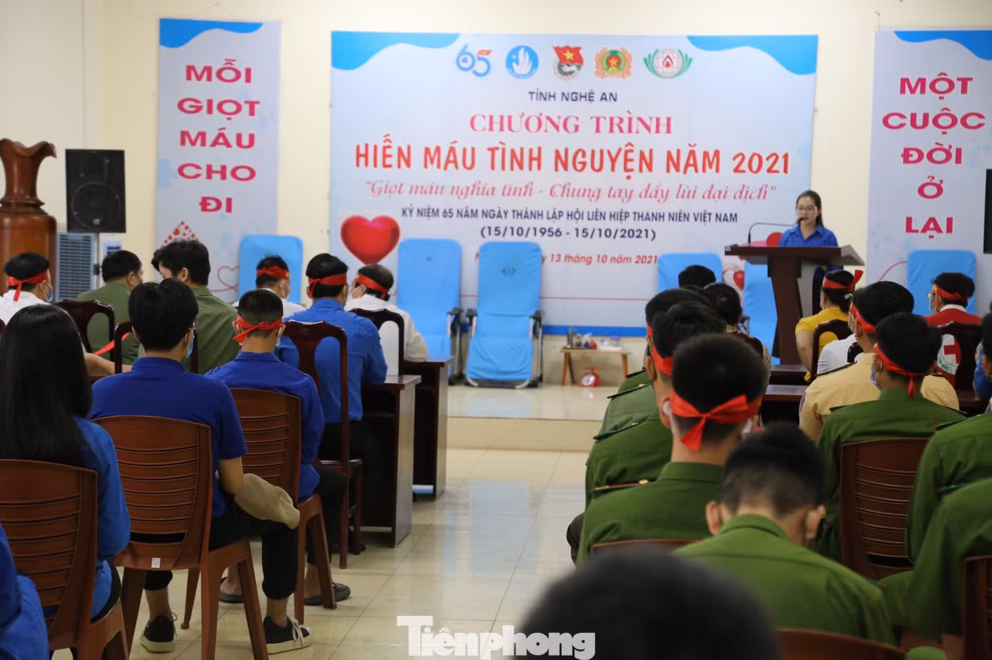 Với thông điệp “Giọt máu nghĩa tình – Chung tay đẩy lùi đại dịch”, Tỉnh đoàn Nghệ An kêu gọi mỗi cán bộ, đoàn viên, thanh niên khỏe mạnh hãy phát huy tinh thần xung kích, tình nguyện tham gia hiến máu cứu người, lan tỏa hình ảnh, ý nghĩa cao đẹp của hành động hiến máu tình nguyện trong cộng đồng, xã hội.
