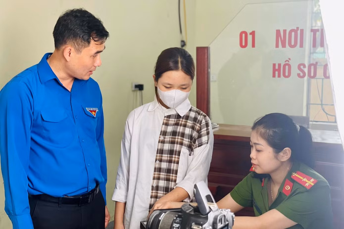 Hơn 25.000 người dân được hỗ trợ đăng ký định danh điện tử mức 1, mức 2 và hỗ trợ thực hiện dịch vụ công trực tuyến.