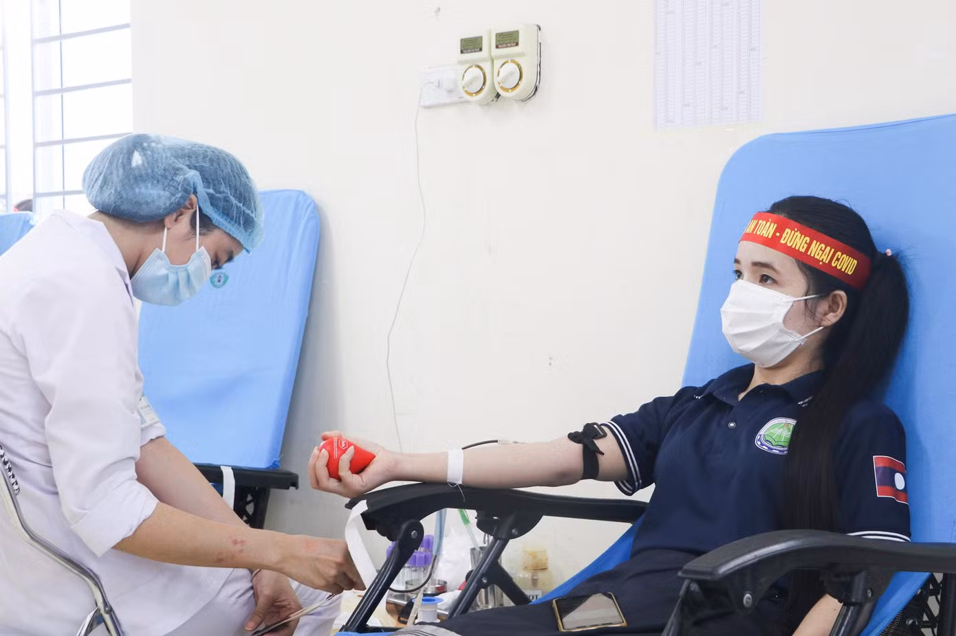 Duang hiến máu tình nguyện
