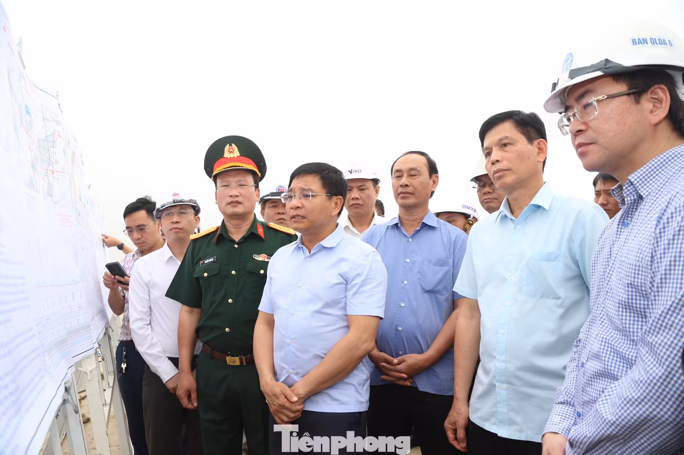 Bộ trưởng Nguyễn Văn Thắng chỉ đạo các nhà thầu phải đẩy nhanh tiến độ, thông xe vào đúng dịp 30/4.