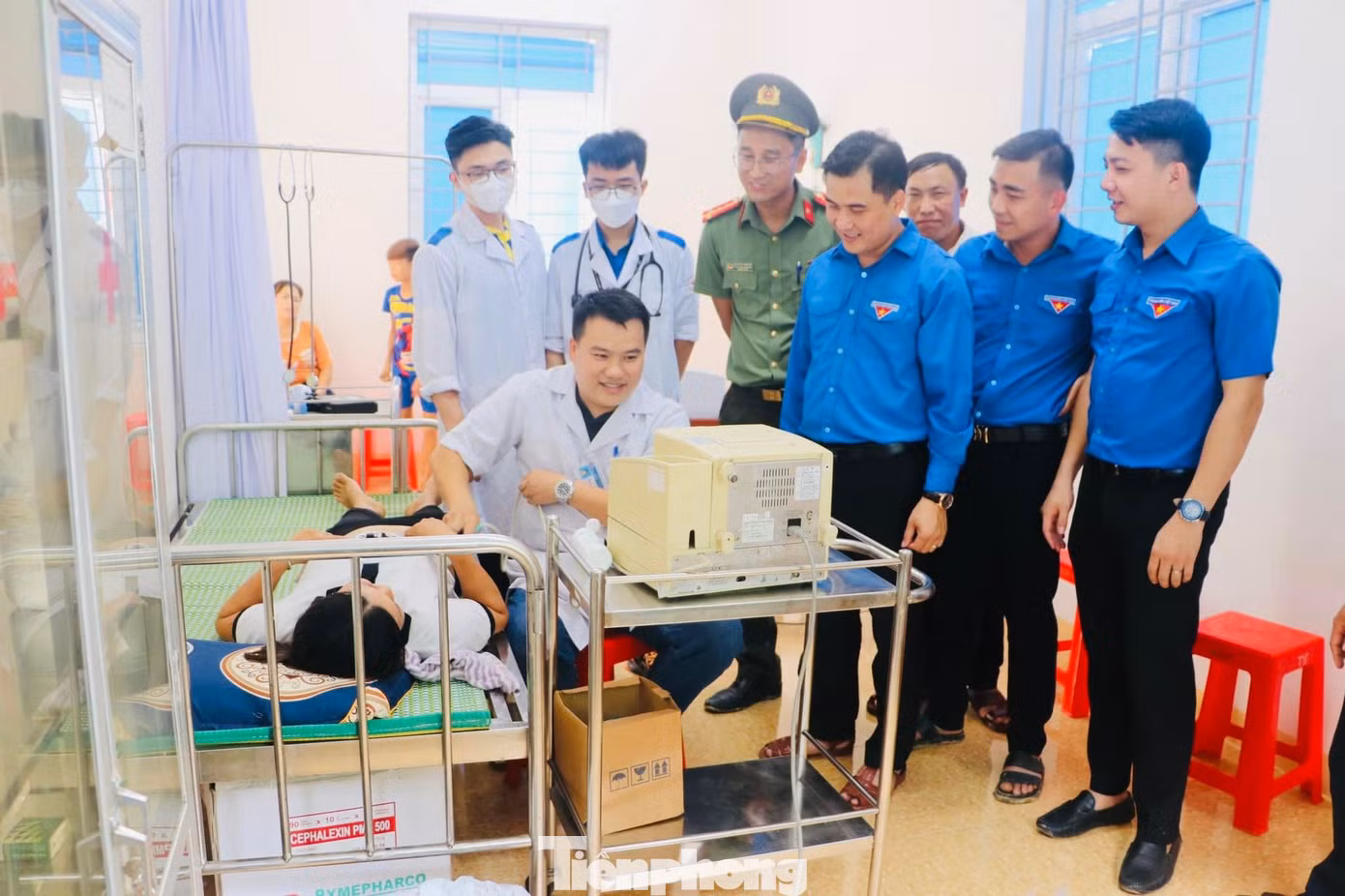 Khám, tư vấn, chăm sóc sức khoẻ hậu COVID-19 cho người dân trên địa bàn xã Tam Hợp.