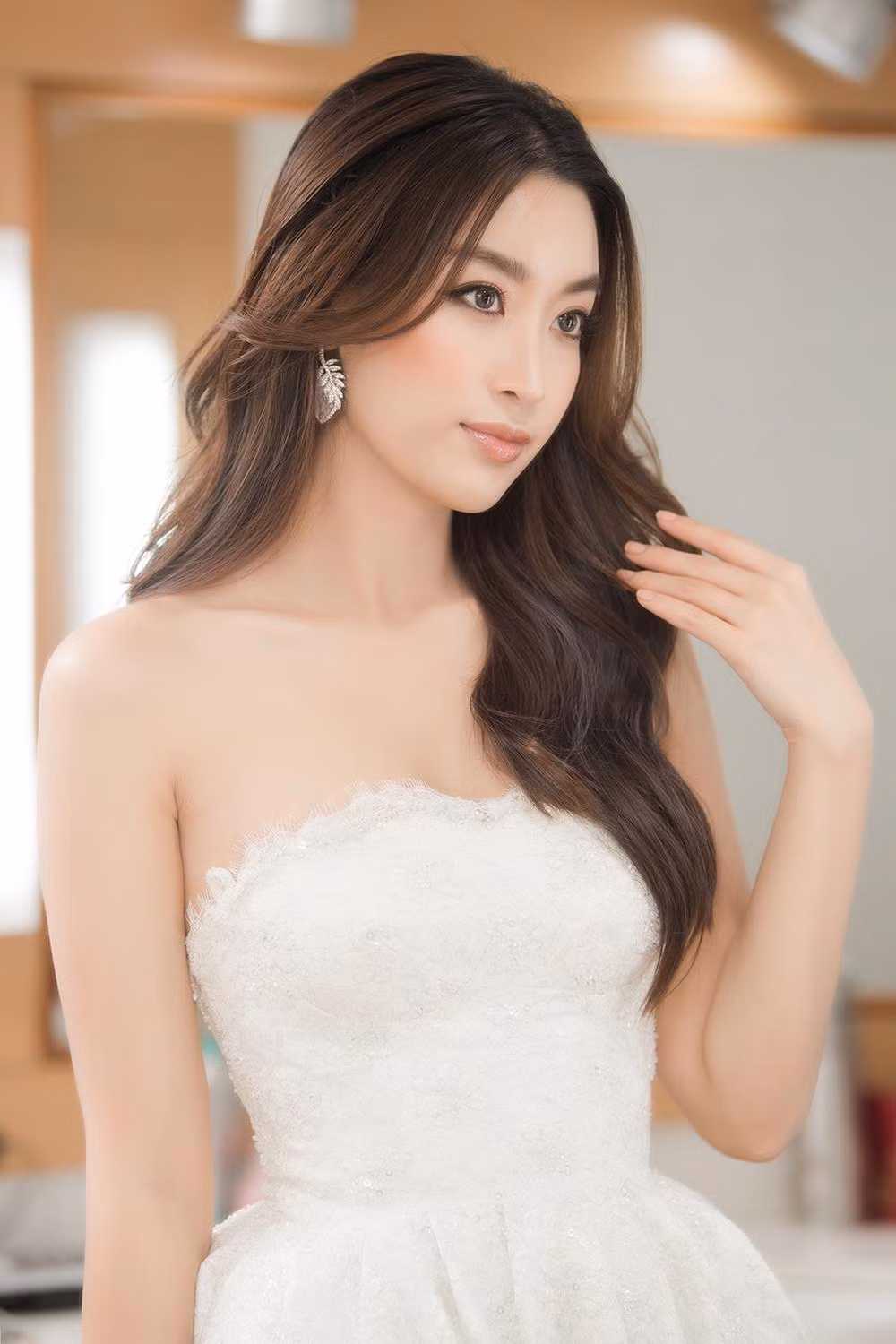 Nàng hậu đầu tư chỉn chu cho sự xuất hiện lần này của mình. Nàng hậu đầu tư chỉn chu cho sự xuất hiện lần này của mình.