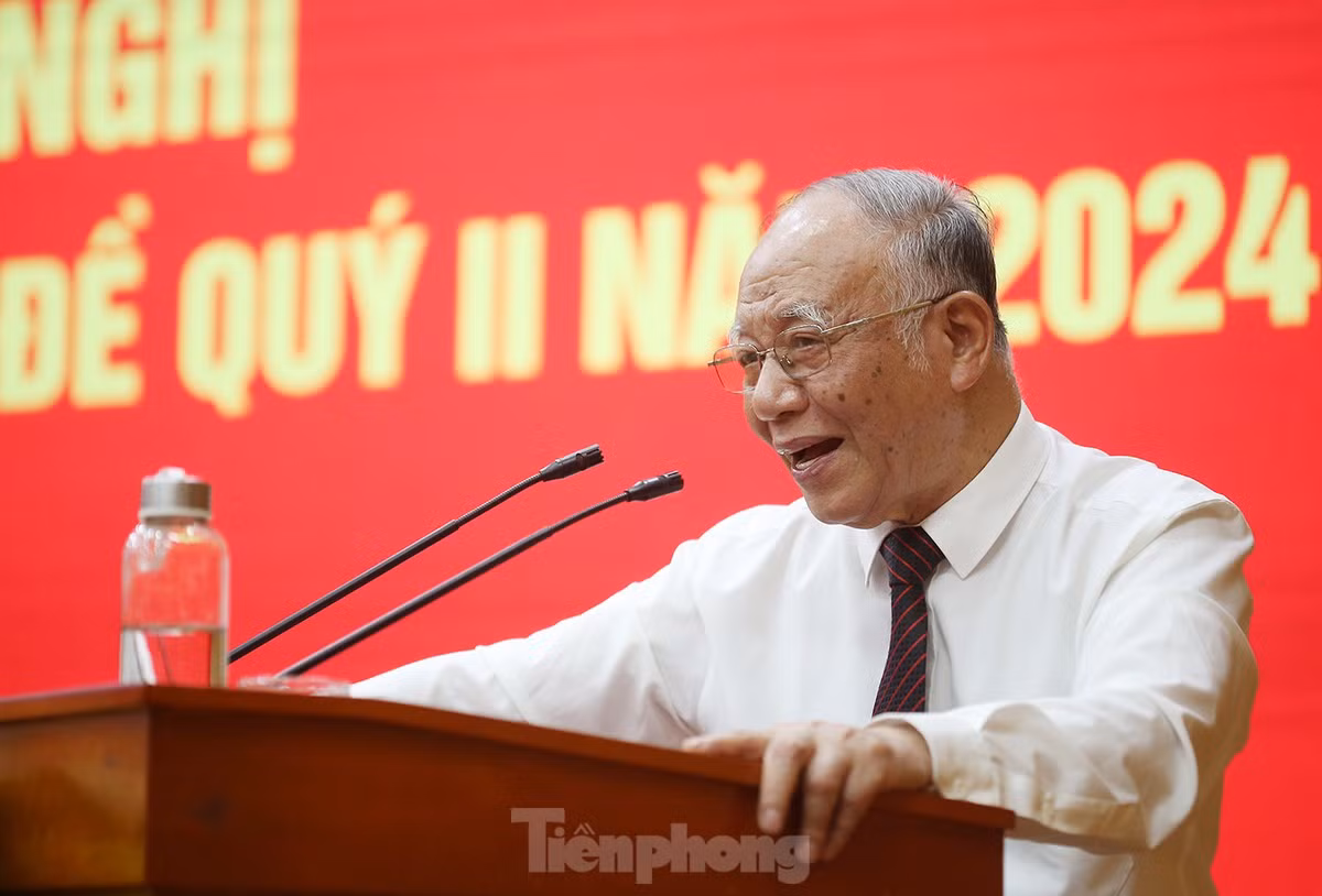 GS Hoàng Chí Bảo GS Hoàng Chí Bảo