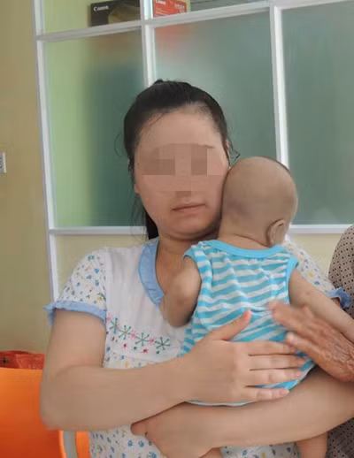 Trần Thị Hoài T., người có nicknam là "mẹ Coca" được cho là đã lợi dụng bệnh tật của chính con mình để lừa tiền từ thiện, mua sắm xa xỉ. Trần Thị Hoài T., người có nicknam là