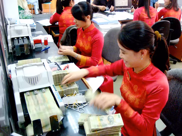 Nhiều chuyên gia cho rằng, NHNN hiện đang quản lý theo kiểu “chạy theo” các NHTM
