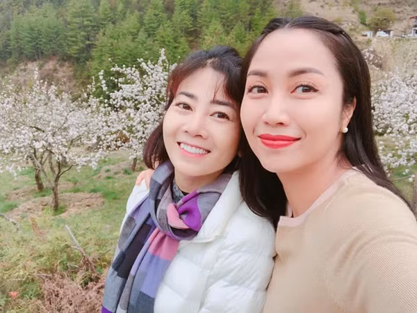 Showbiz 11/4: Ốc Thanh Vân khóc nhớ Mai Phương ảnh 1