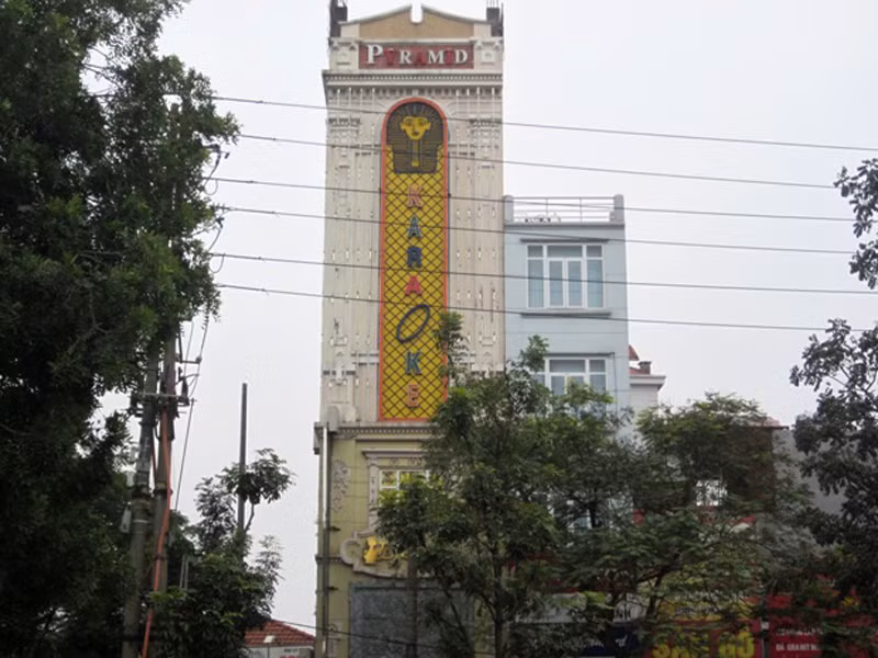 "Động lắc" - quán Karaoke Pyramid ở 207 Hoàng Quốc Việt, Cầu Giấy, Hà Nội.