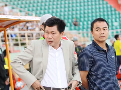 “Bầu” Trường (trái) từng tố “cò” Đại (phải) phá bóng đá Việt Nam thông qua “làm xiếc” với những hợp đồng mua bán cầu thủ “bom tấn”. Ảnh: VSI