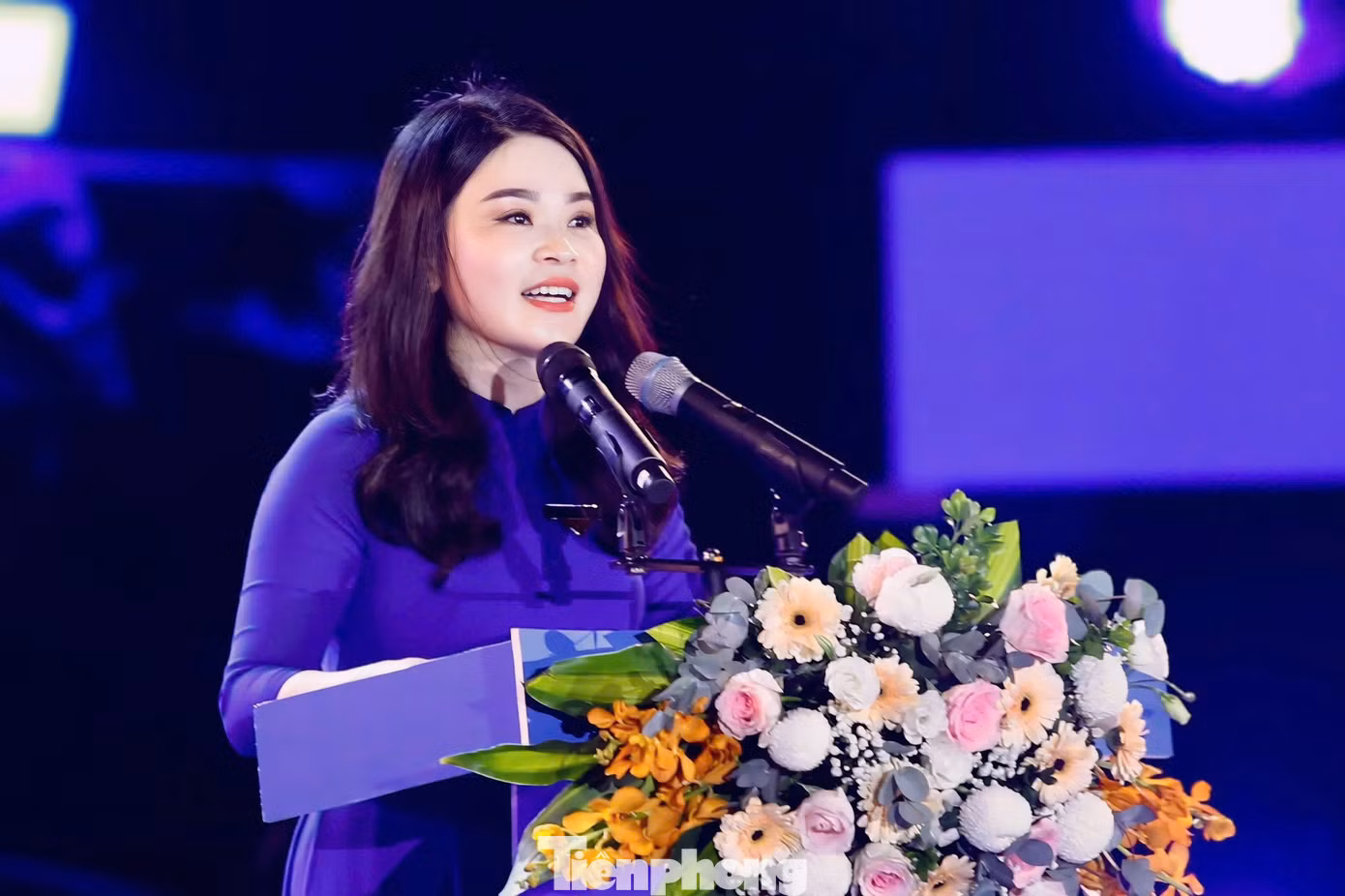 Chị Chu Hồng Minh - Bí thư Thành Đoàn Hà Nội đã ôn lại lịch sử hào hùng 60 năm phong trào “Ba sẵn sàng”. Chị Chu Hồng Minh - Bí thư Thành Đoàn Hà Nội đã ôn lại lịch sử hào hùng 60 năm phong trào “Ba sẵn sàng”.