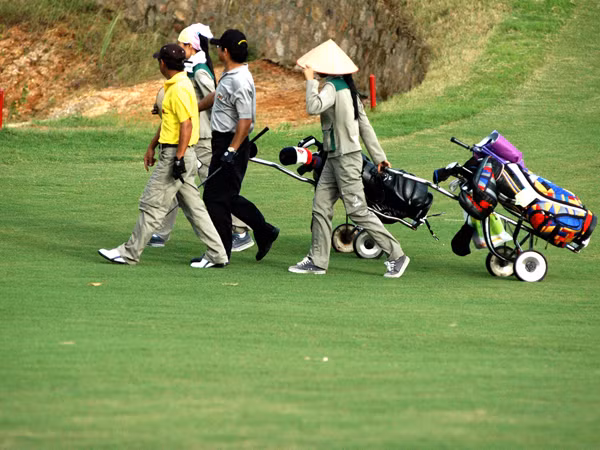 Dư luận ủng hộ cấm công chức chơi golf