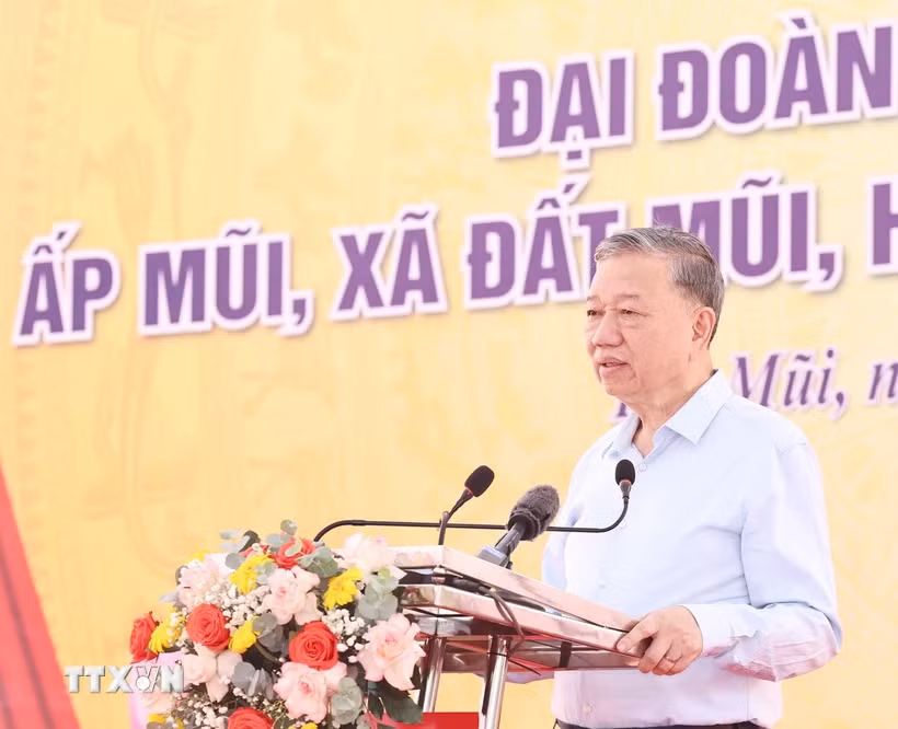 Ngày 17/11/2024, Tổng Bí thư Tô Lâm phát biểu tại Ngày hội Đại đoàn kết toàn dân tộc, ấp Mũi, xã Đất Mũi, huyện Ngọc Hiển, Cà Mau. Ảnh: Thống Nhất/TTXVN.