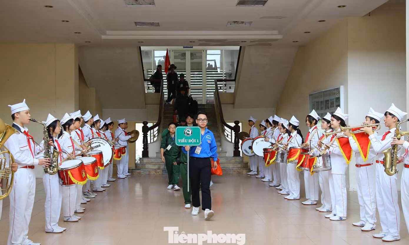 "Chiến sĩ nhí" lên đường tham gia Học kỳ trong Quân đội. "Chiến sĩ nhí" lên đường tham gia Học kỳ trong Quân đội.