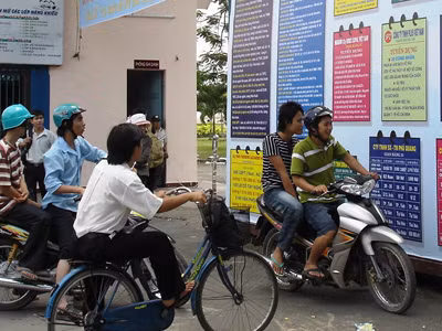 Cuộc sống khó khăn, sẵn sàng làm thêm việc, thêm ca để bám trụ Sài Gòn